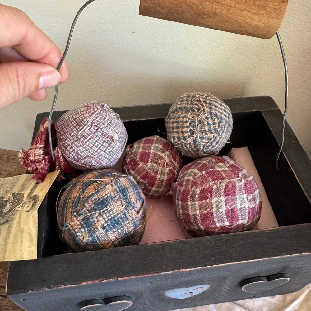 Primitive Wood Caddy Heart Cutouts Distressed Black Wire Handle Plaid Rag Balls